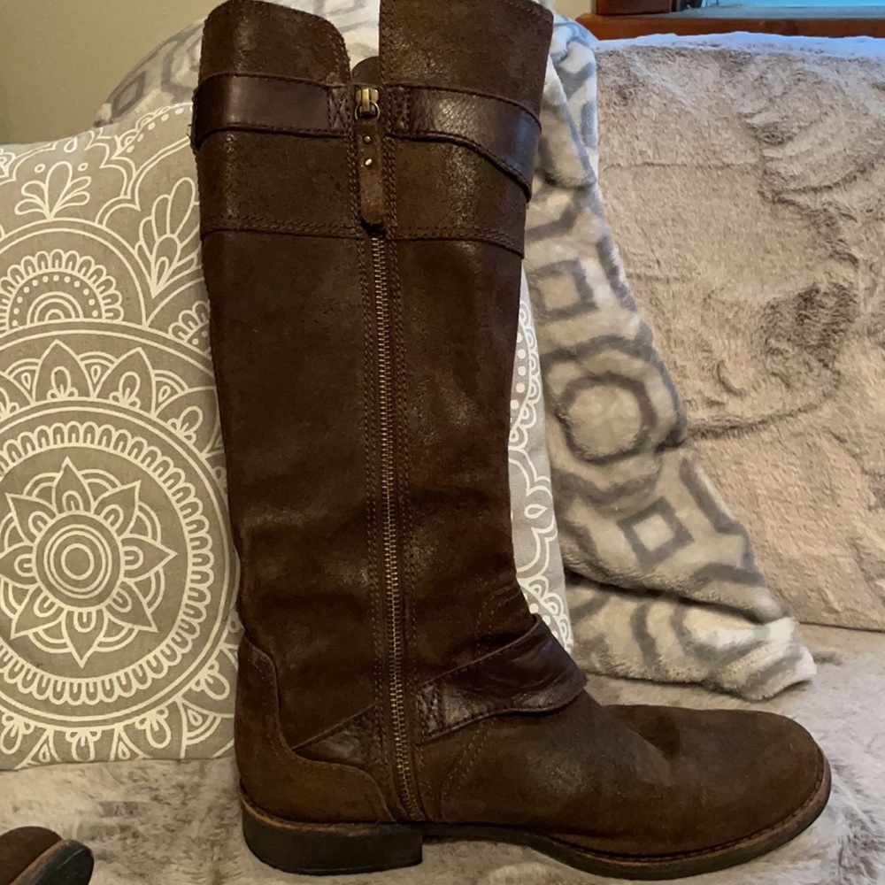Women’s leather size 10 tall zip Ugg boots